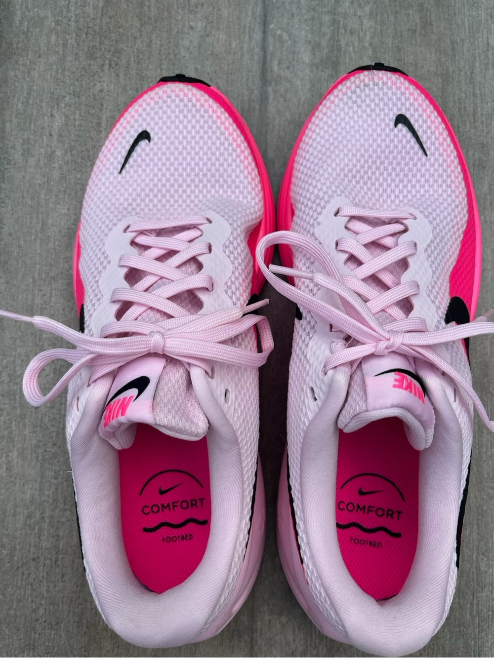 Nike Women’s Pink and Black Running Sneakers - Picture 2 of 10